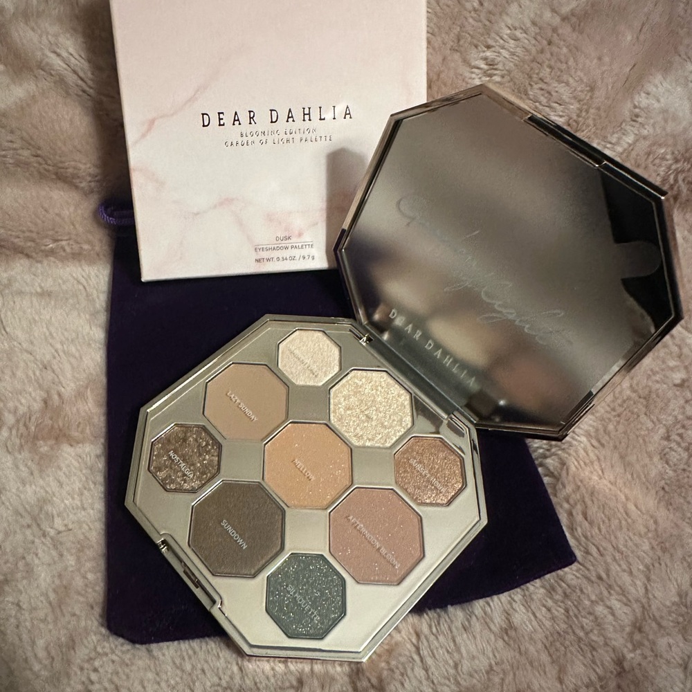 Dear Dahlia Eyeshadow Palette Blooming Edition